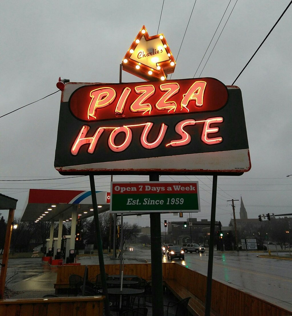 Charlie`s Pizza House